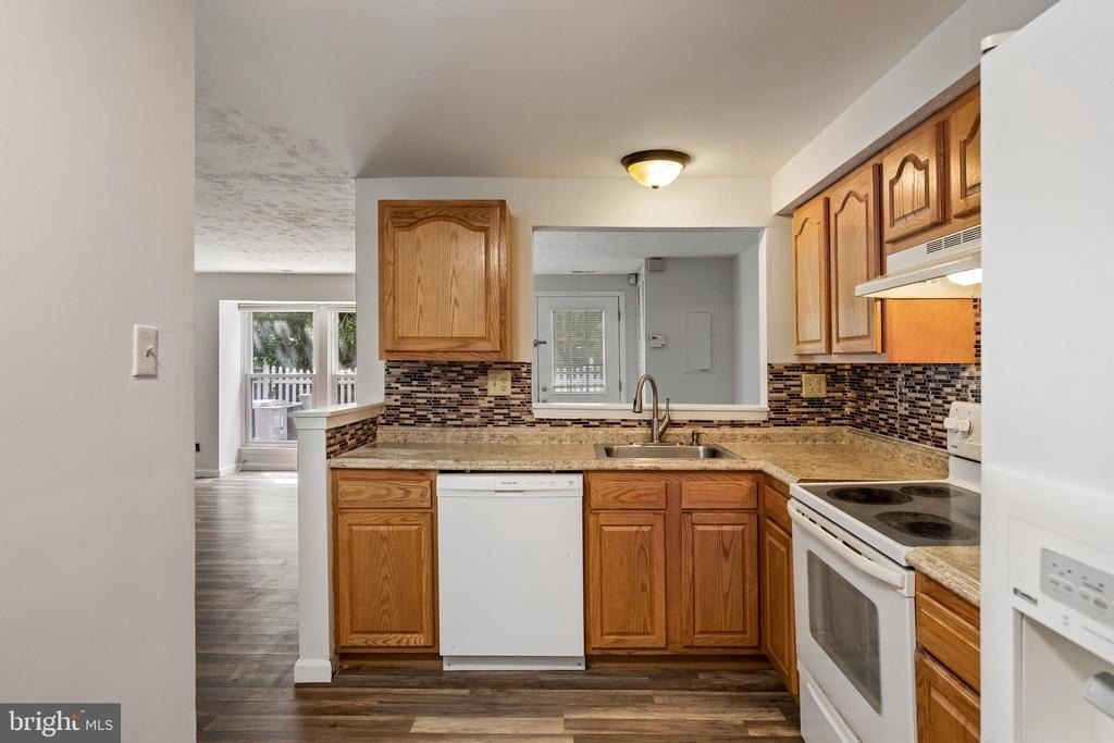 2504 Greenwood Drive - Photo 8