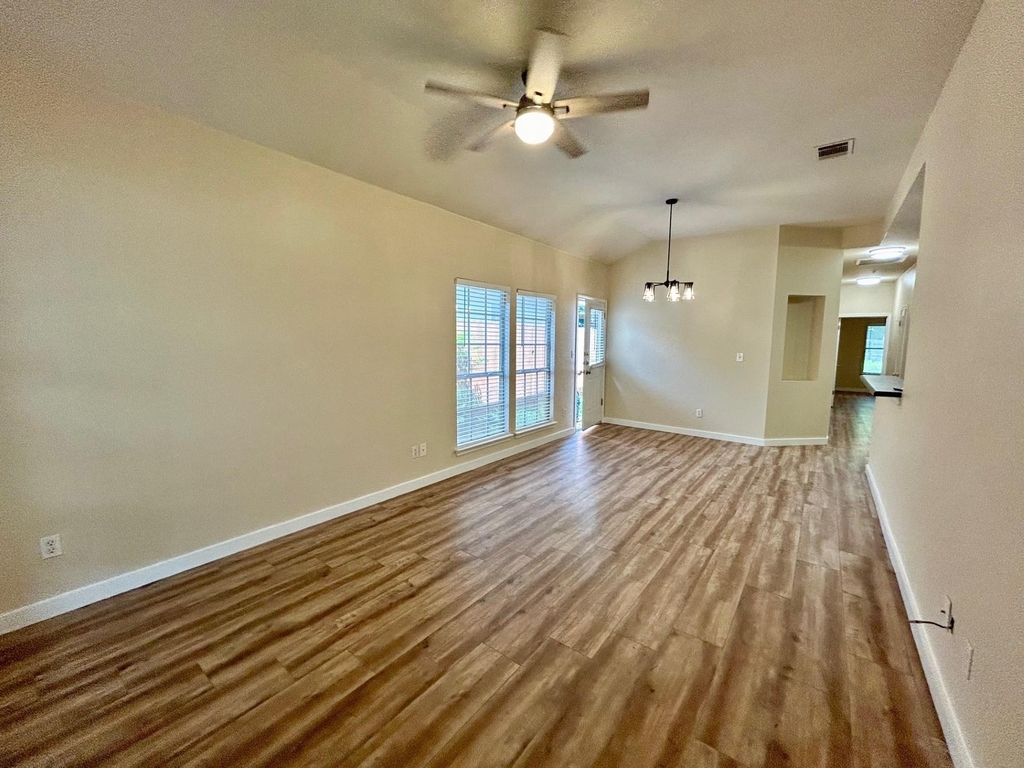 8710 Weiser Dr - Photo 2