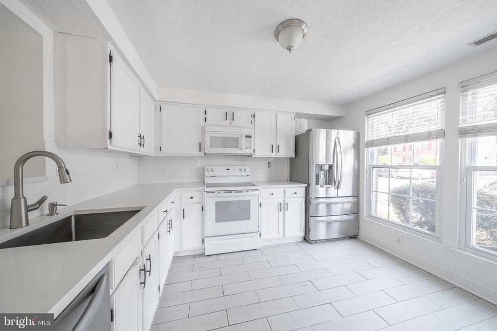 10 Forestview Court - Photo 6