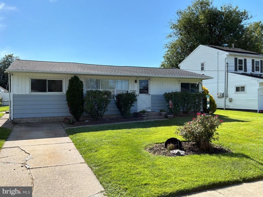 604 N Coles Avenue - Photo 2