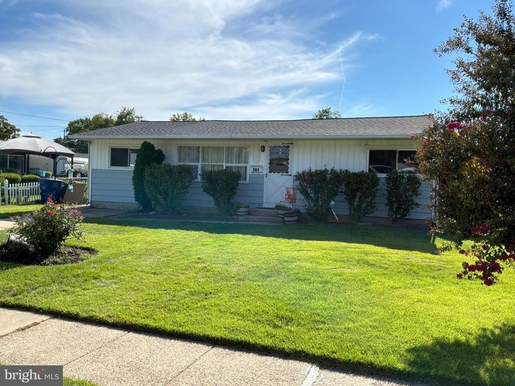 604 N Coles Avenue - Photo 1
