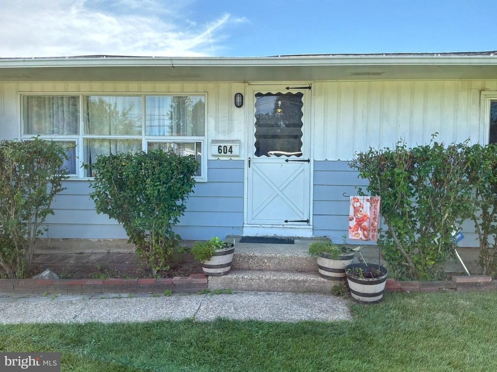 604 N Coles Avenue - Photo 3