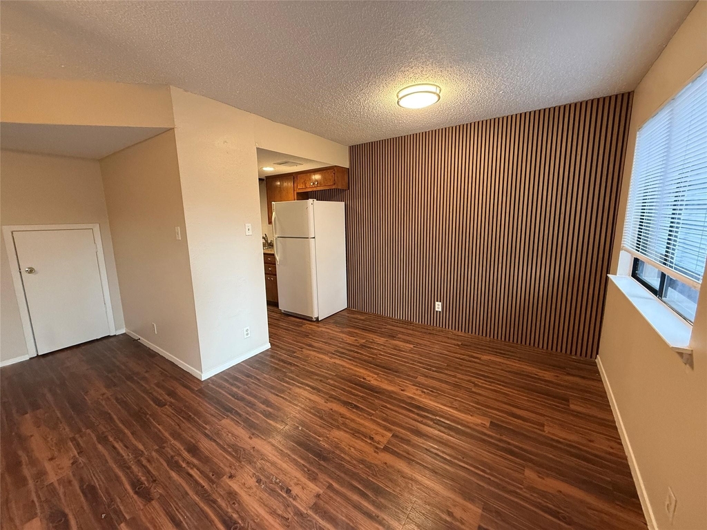 812 Ramble Ln - Photo 2