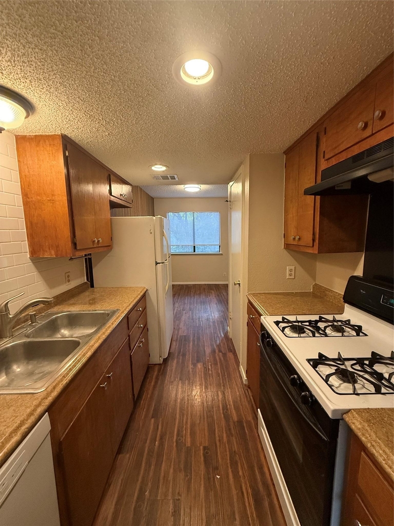 812 Ramble Ln - Photo 4