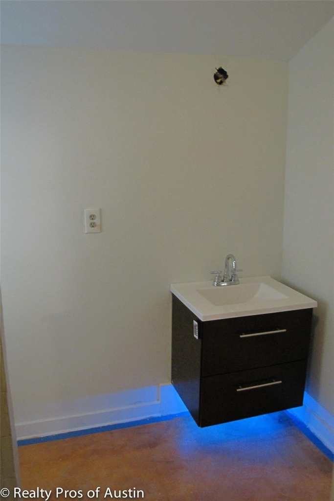 2106 W 7th St - Photo 5
