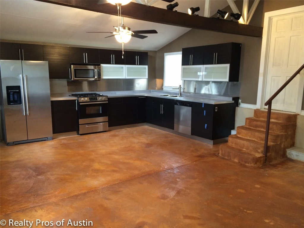 2106 W 7th St - Photo 2