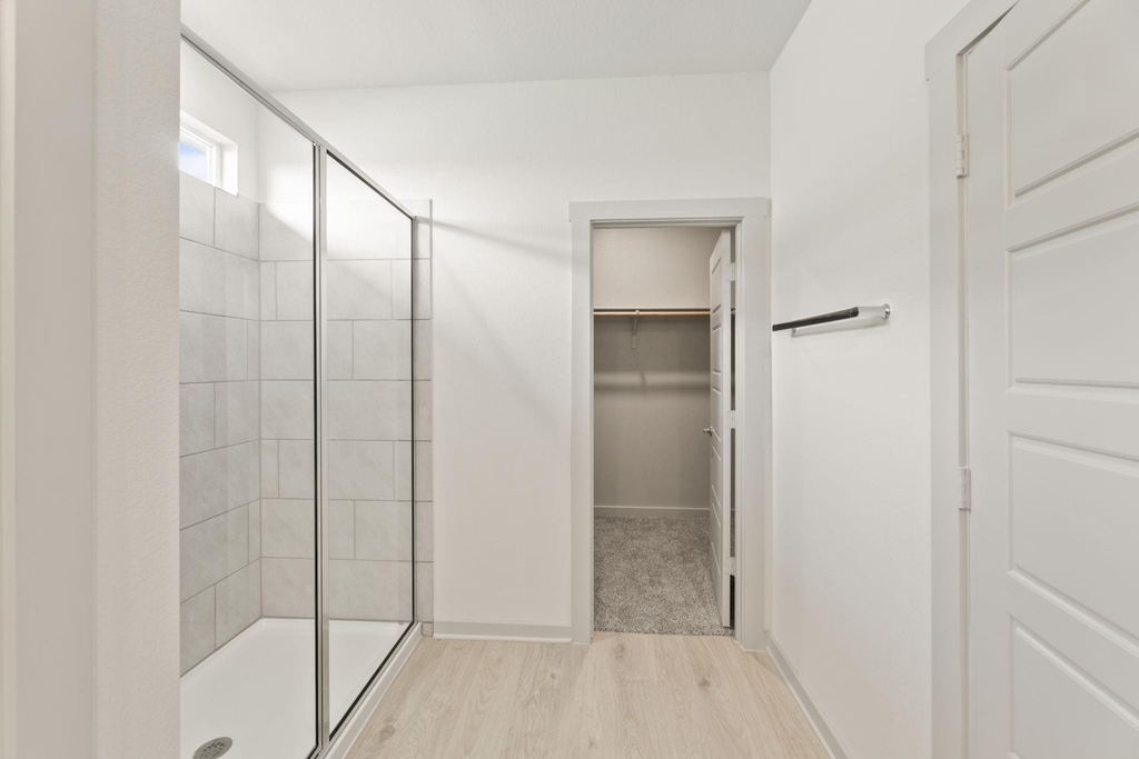 237 Ashford St - Photo 17