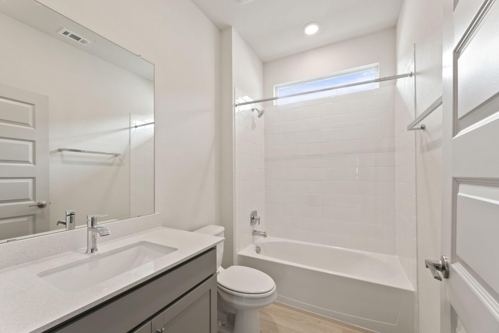 237 Ashford St - Photo 13
