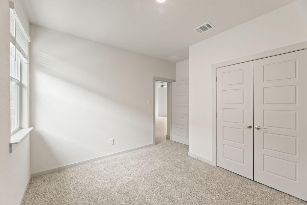 237 Ashford St - Photo 11