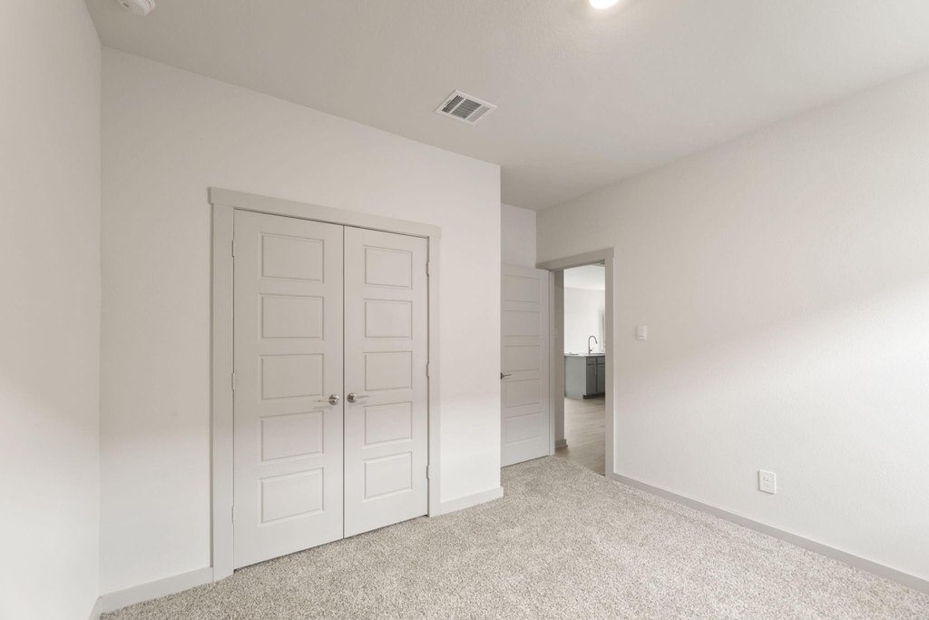237 Ashford St - Photo 9