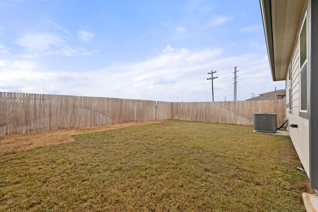 237 Ashford St - Photo 22
