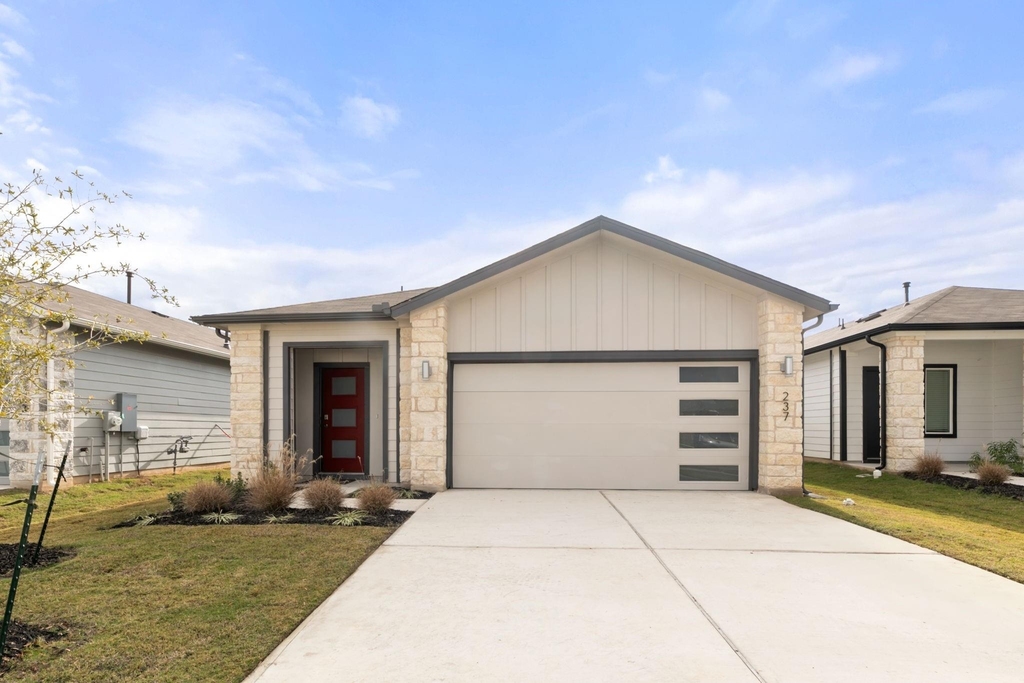 237 Ashford St - Photo 0