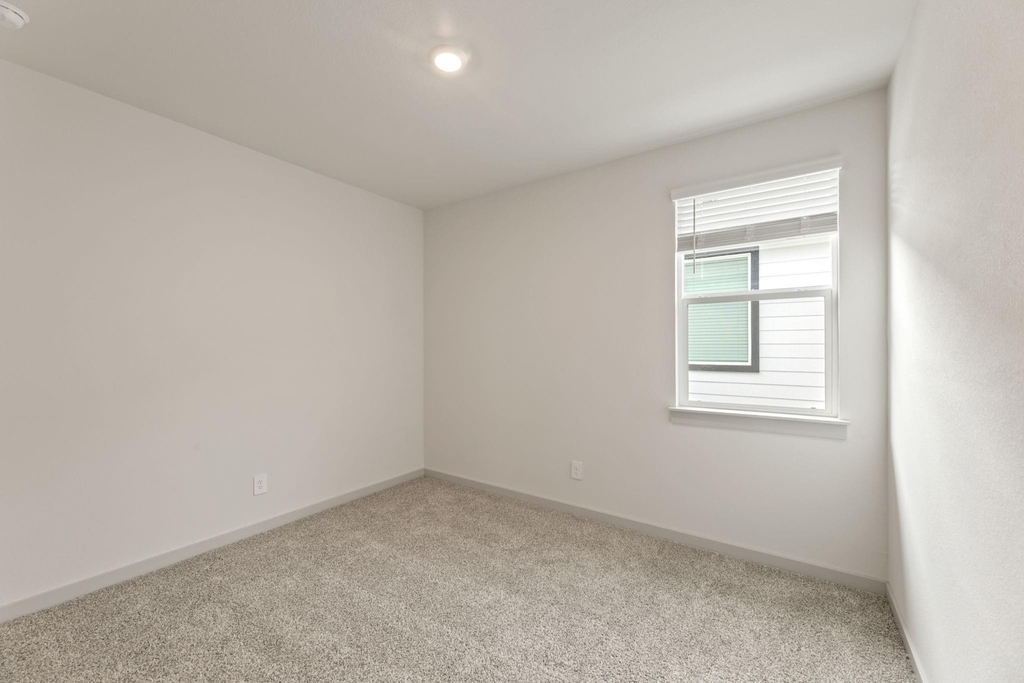 237 Ashford St - Photo 12