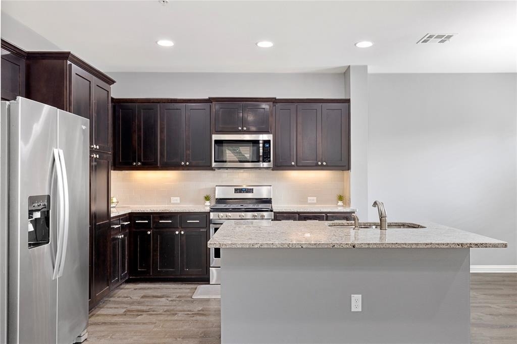 13800 Lyndhurst St - Photo 6