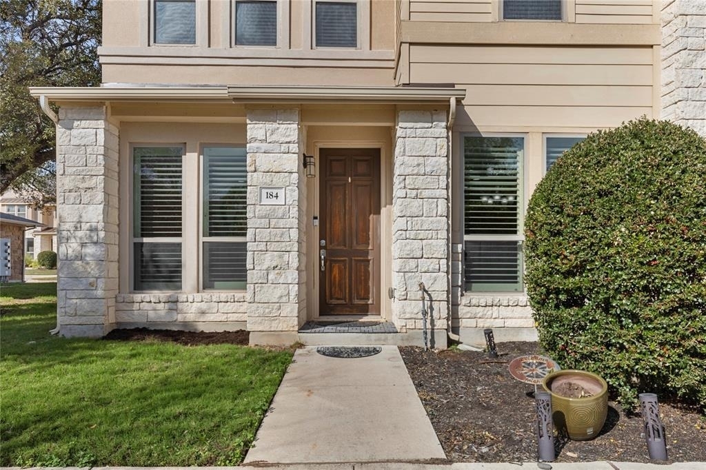 13800 Lyndhurst St - Photo 0