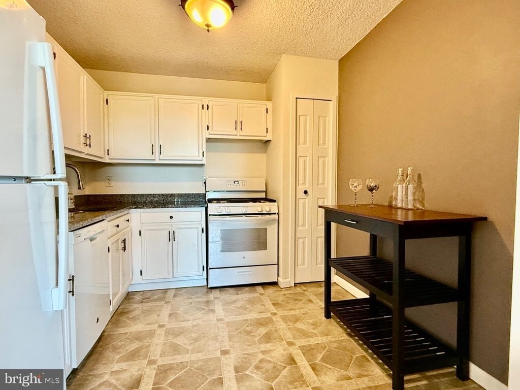 5225 Pooks Hill Road - Photo 1