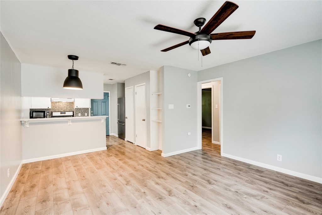 838 N Meadows Dr - Photo 4