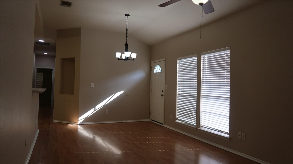 8712 Weiser Dr - Photo 2