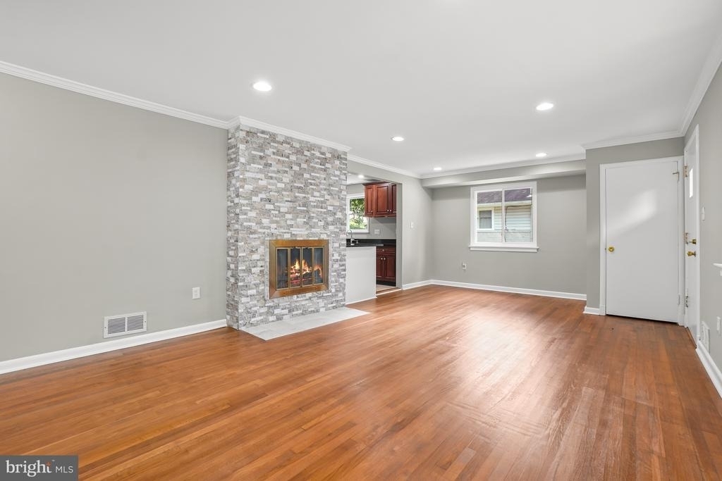 10705 Lockridge Drive - Photo 3