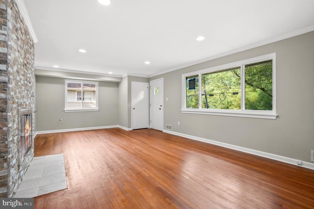 10705 Lockridge Drive - Photo 4