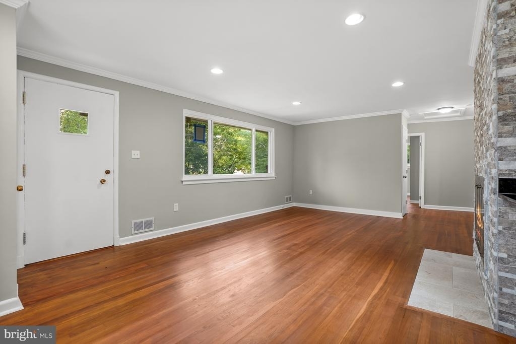 10705 Lockridge Drive - Photo 2
