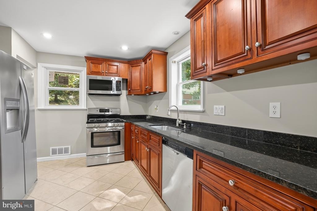 10705 Lockridge Drive - Photo 7
