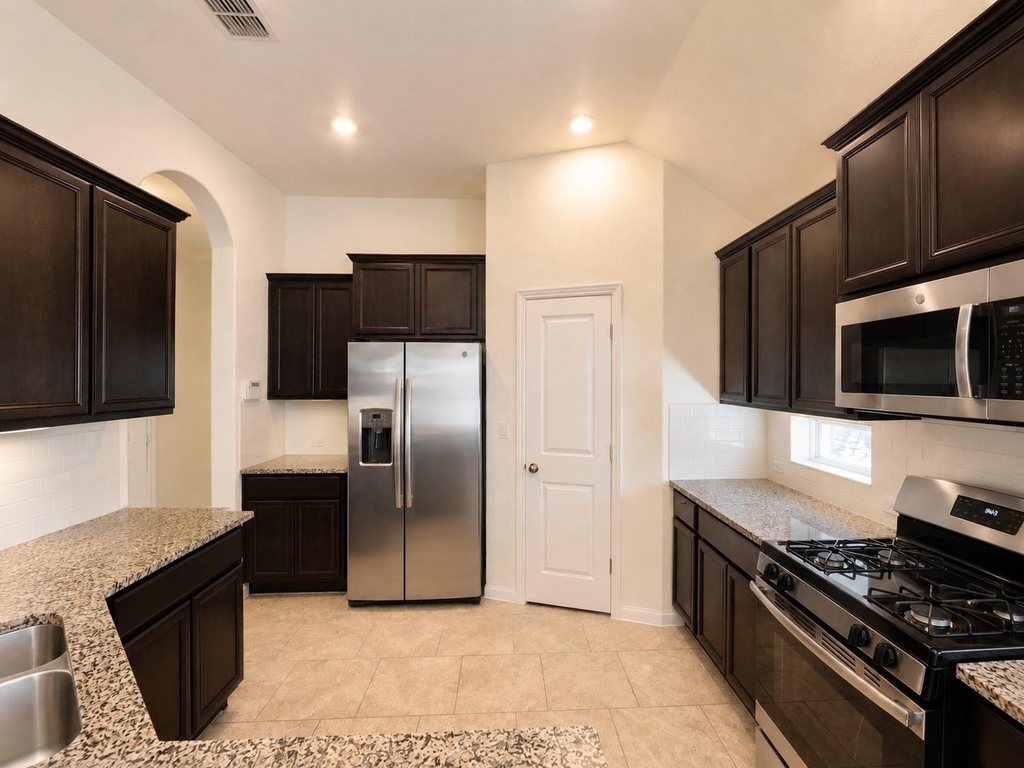 615 Linares Ln - Photo 5