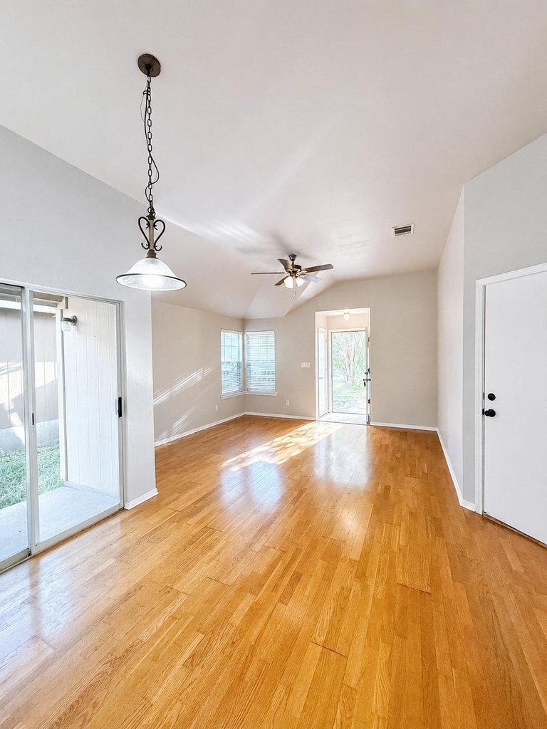 1581 Parkfield Cir - Photo 1