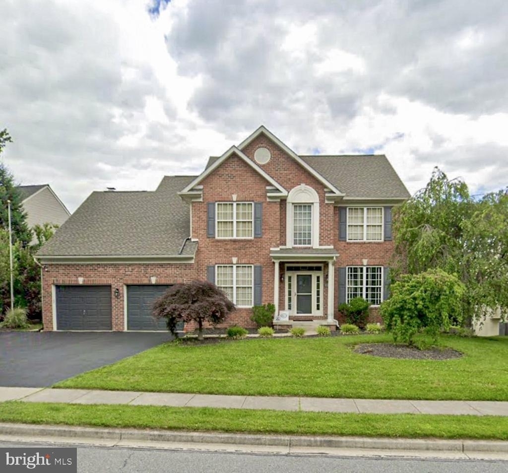 2242 W Greenleaf Drive W - Photo 0