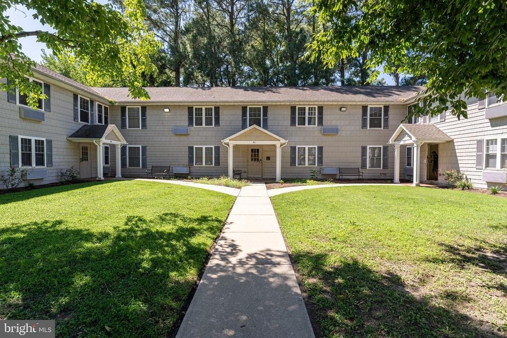 800 Travers Street - Photo 0
