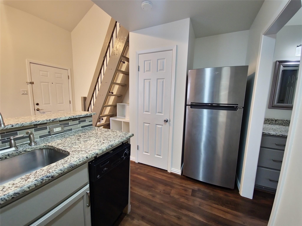 2313 Longview St - Photo 3
