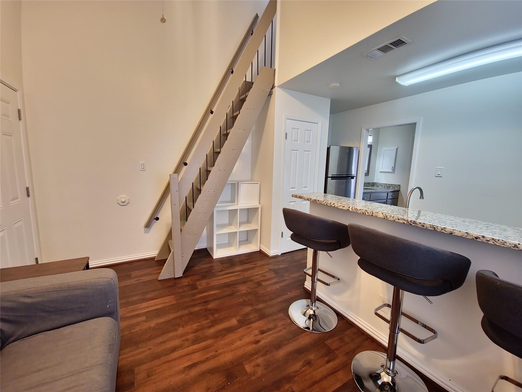 2313 Longview St - Photo 1