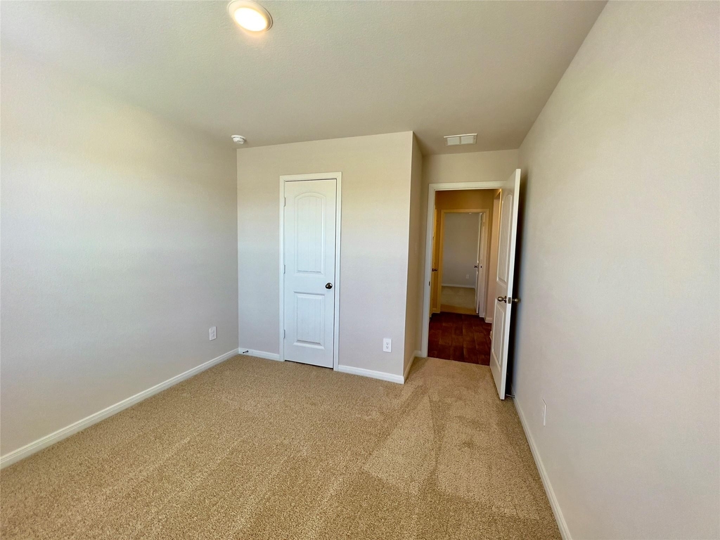 305 Darwin Pl - Photo 17