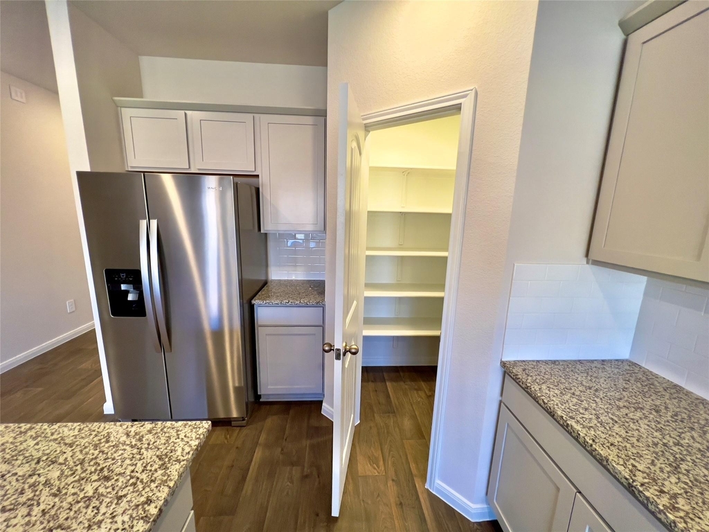 305 Darwin Pl - Photo 1