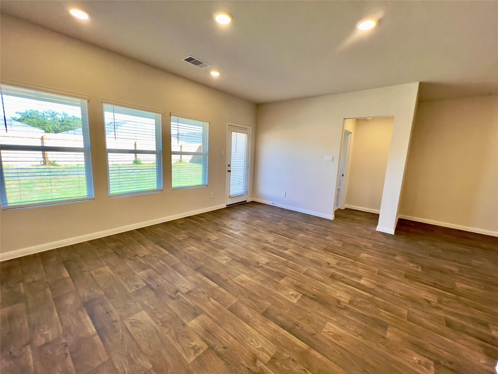 305 Darwin Pl - Photo 4
