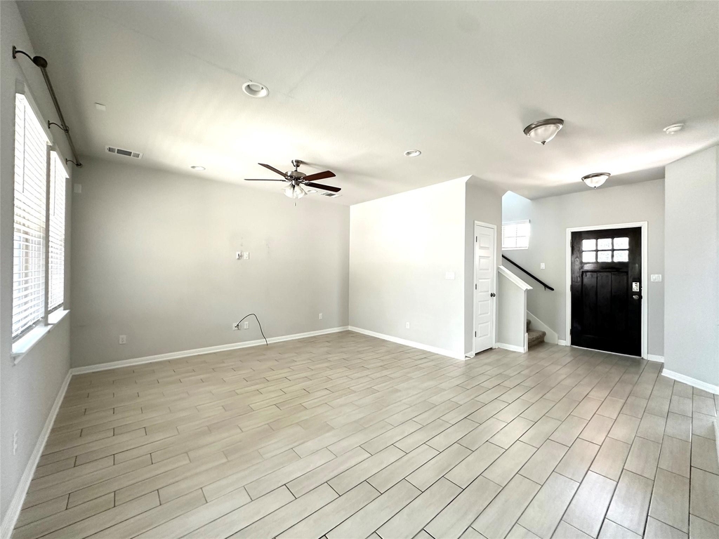2724 Stone Branch Dr - Photo 3