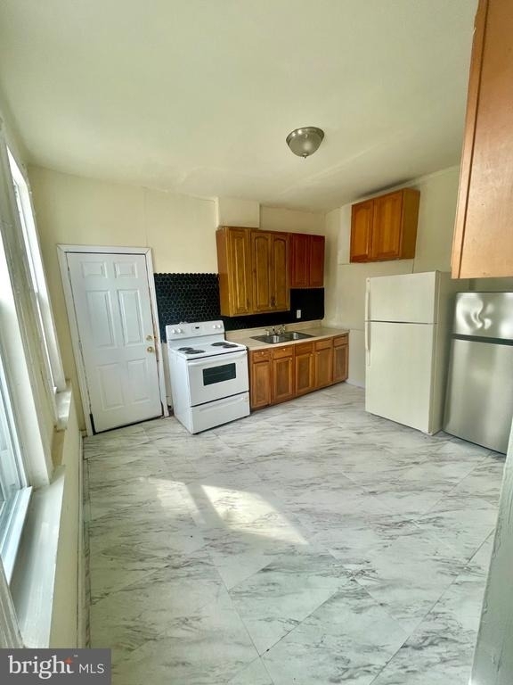 1815 Clifton Avenue - Photo 5