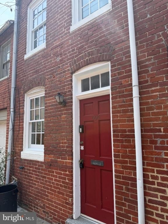 404 S Dallas Street - Photo 1