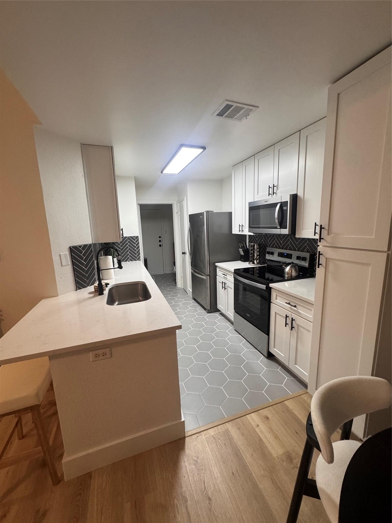 1906 Alex Ave - Photo 3