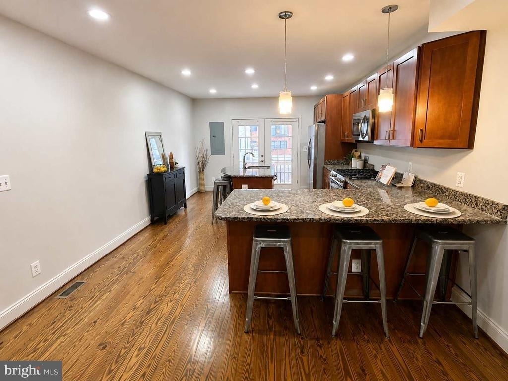 1832 Light Street - Photo 3