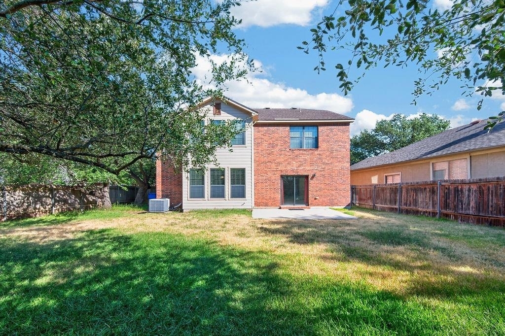 2200 Ezra Ct - Photo 0