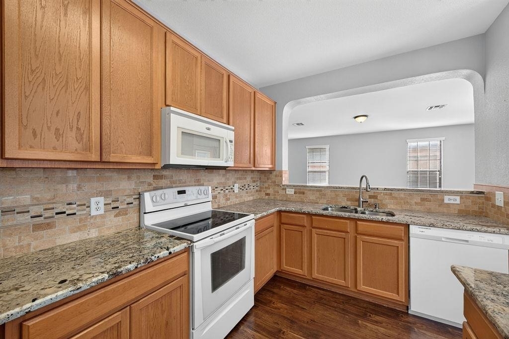 2200 Ezra Ct - Photo 10