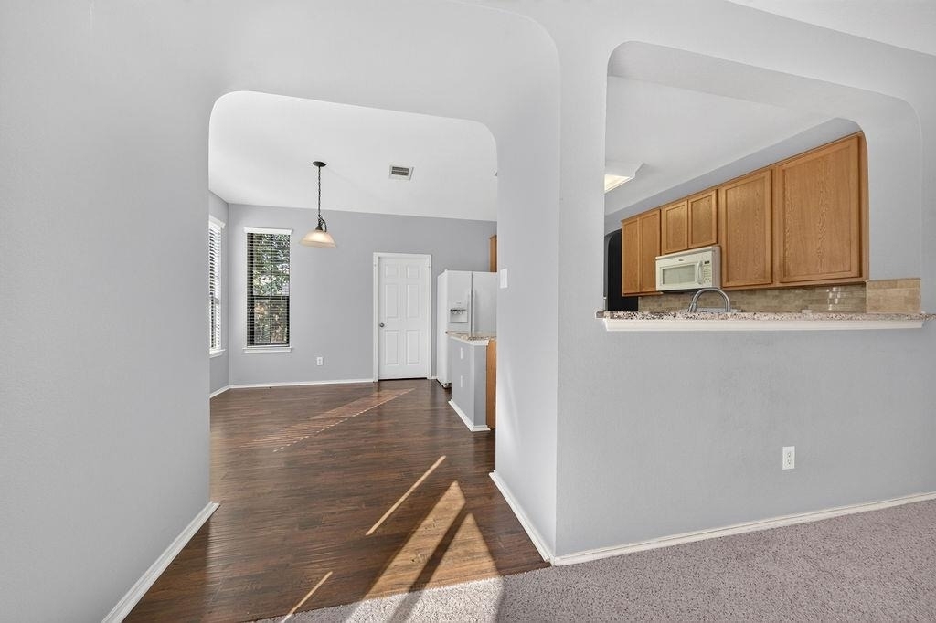2200 Ezra Ct - Photo 6