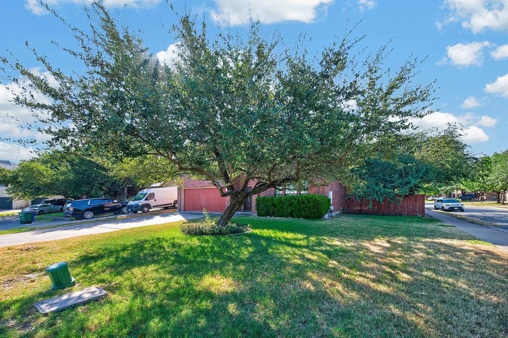 2200 Ezra Ct - Photo 3