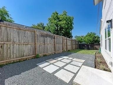 201 W Mockingbird Ln - Photo 31