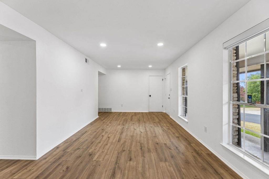 4303 Rimdale Dr - Photo 3
