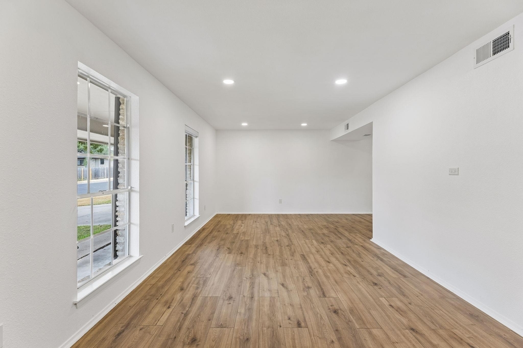 4303 Rimdale Dr - Photo 2