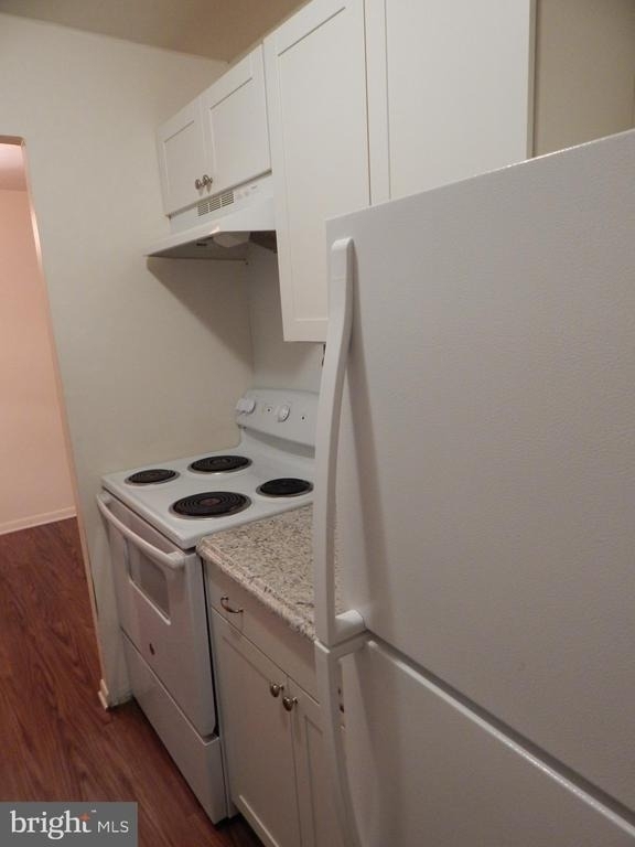 1 Essex Hall - Photo 17
