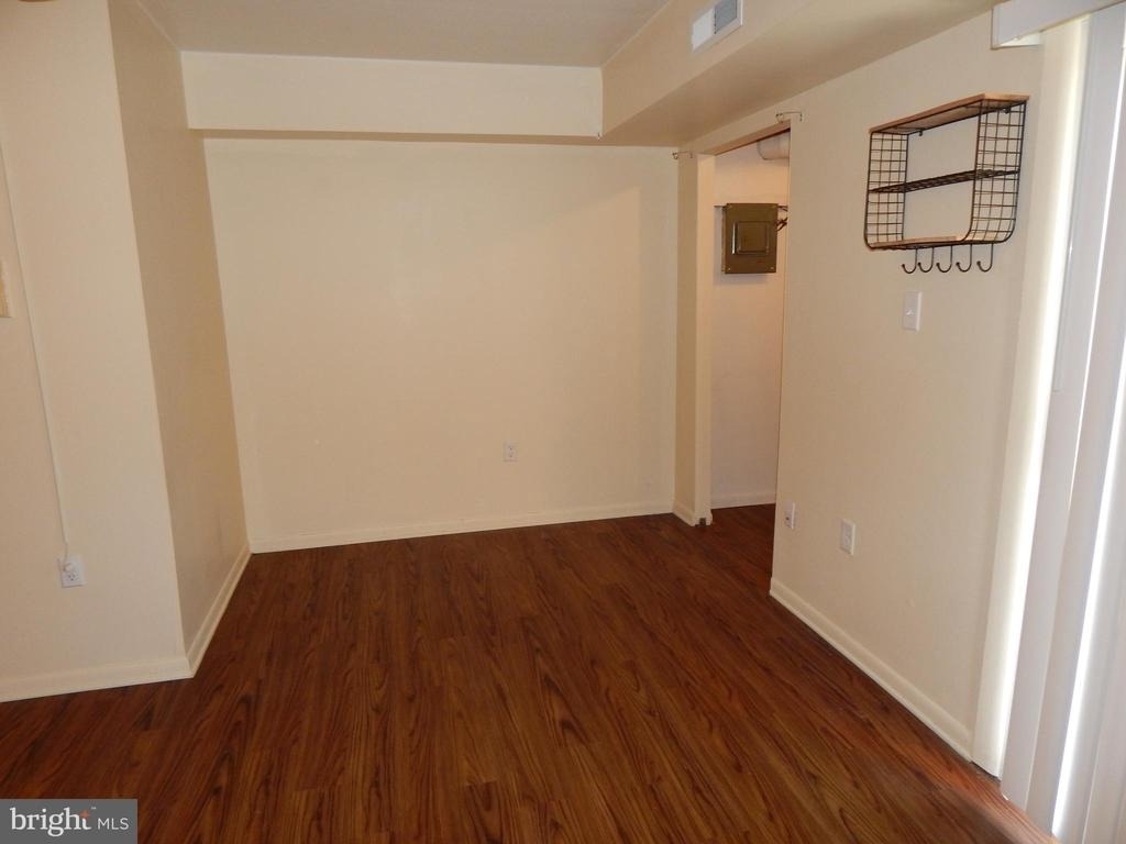 1 Essex Hall - Photo 4