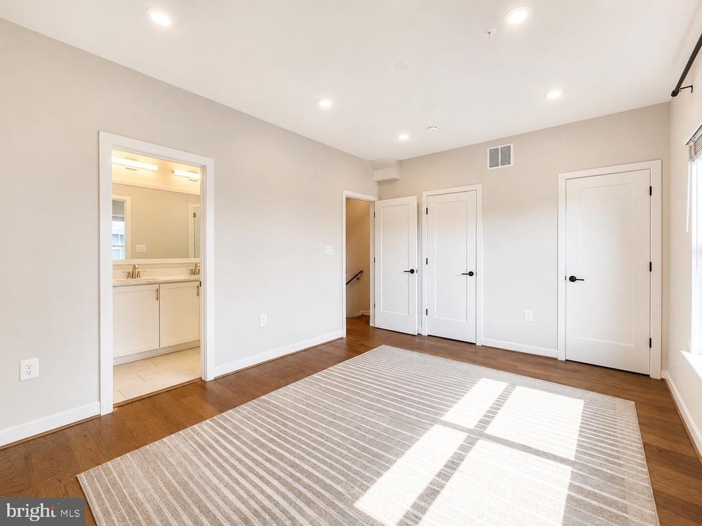1011 Sycamore Drive Se - Photo 17